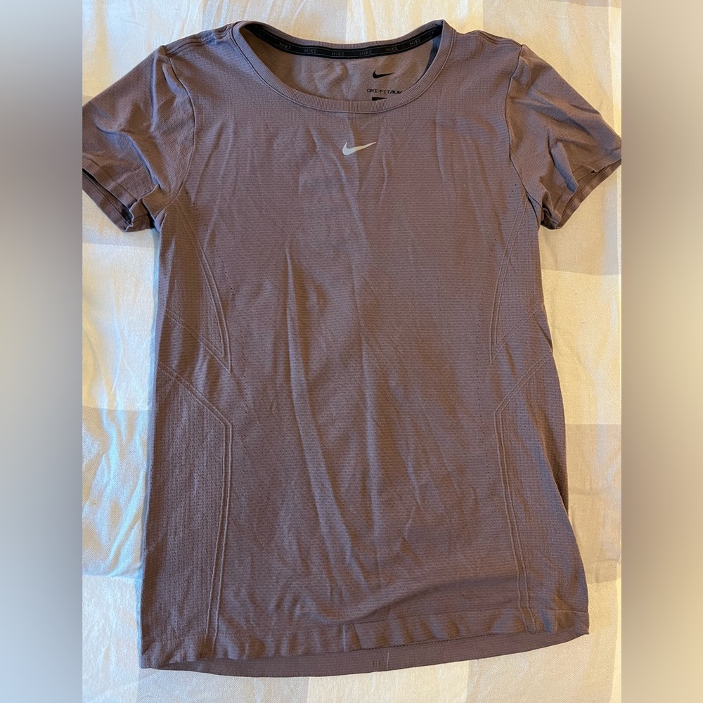 Nike Women’s Dri-Fit ADV Aura Slim-fit Short Sleeve Running Top, Size M.